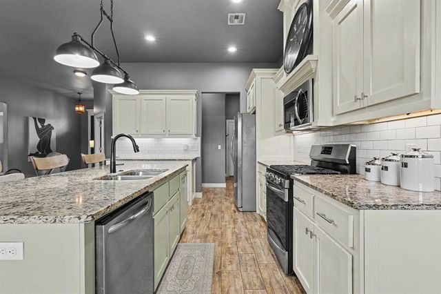 1334 Ladera Circle, Moore, OK 73160
