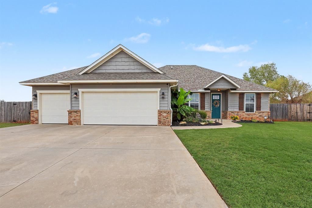 1334 Ladera Circle, Moore, OK 73160