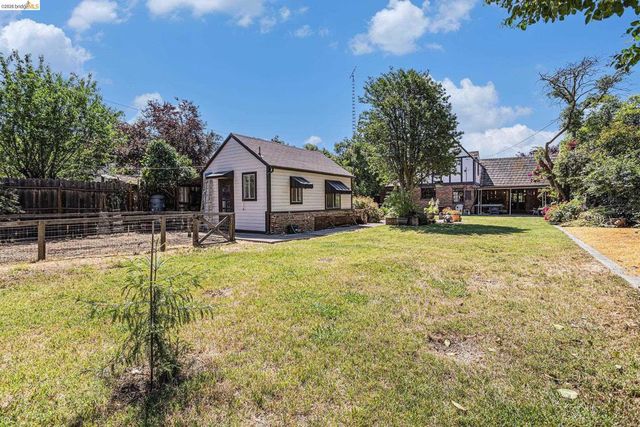 1545 1545 W Walnut Street, Stockton, CA 95203