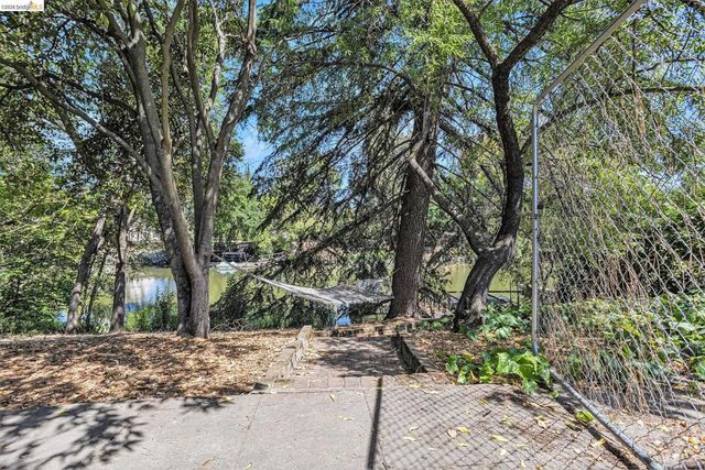 1545 1545 W Walnut Street, Stockton, CA 95203