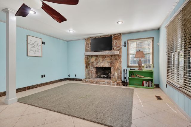 1097 Floating Mill Village Road, Silver Point, TN 38582