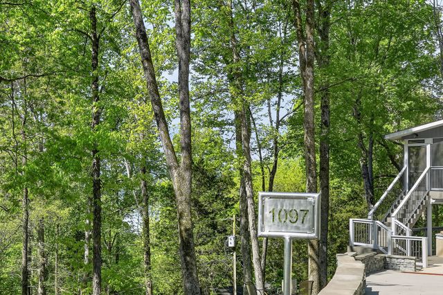 1097 Floating Mill Village Road, Silver Point, TN 38582