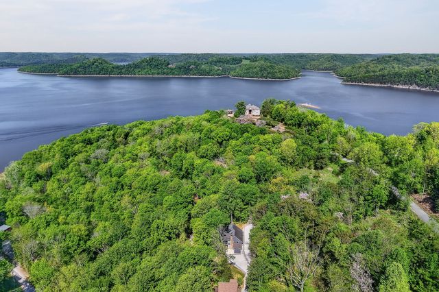 1097 Floating Mill Village Road, Silver Point, TN 38582