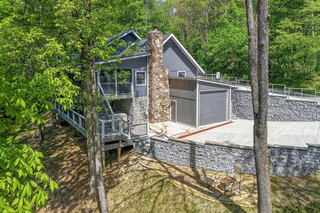 1097 Floating Mill Village Road, Silver Point, TN 38582