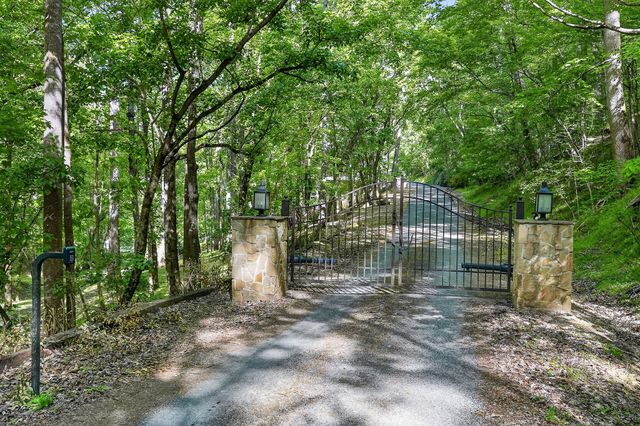 1097 Floating Mill Village Road, Silver Point, TN 38582