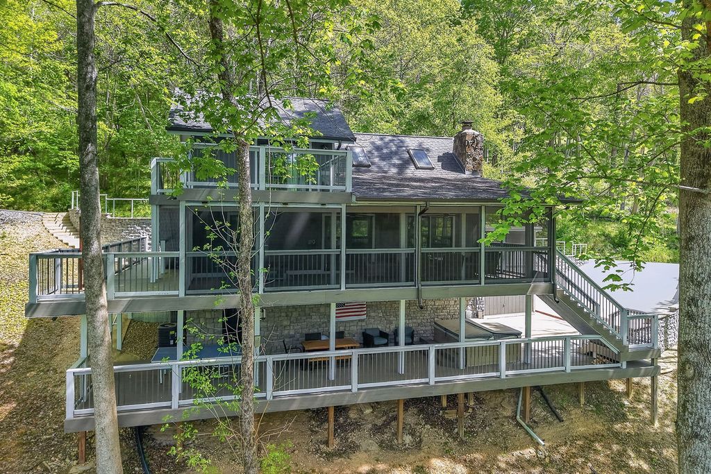 1097 Floating Mill Village Road, Silver Point, TN 38582