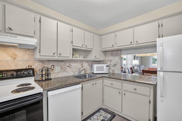 7817 Golf Circle Drive 301, Margate, FL 33063
