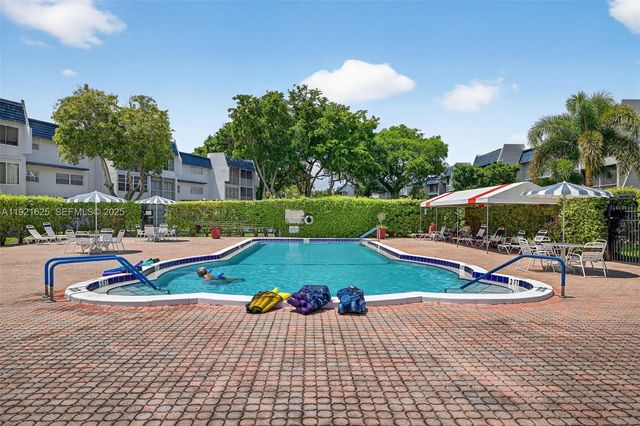 7817 Golf Circle Drive 301, Margate, FL 33063