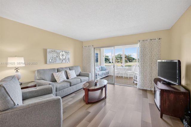 7817 Golf Circle Drive 301, Margate, FL 33063