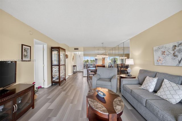 7817 Golf Circle Drive 301, Margate, FL 33063