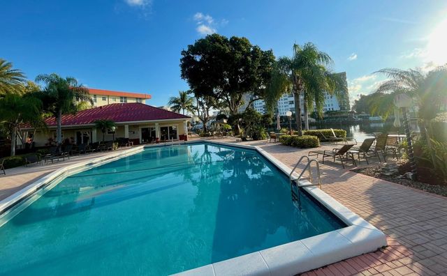 3180 NE 48th Court 215, Lighthouse Point, FL 33064