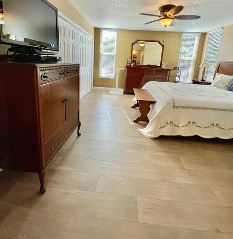 3180 NE 48th Court 215, Lighthouse Point, FL 33064