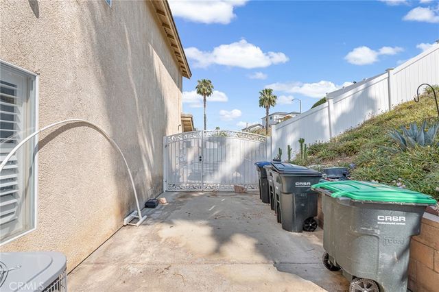 3016 Shane Dr., Colton, CA 92324