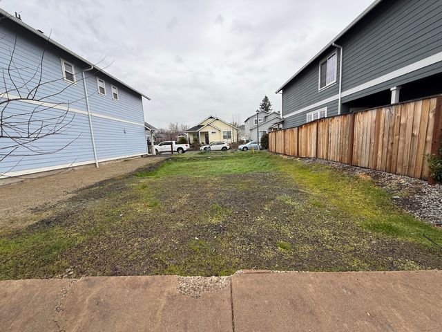 249 Willow Way, Talent, OR 97540