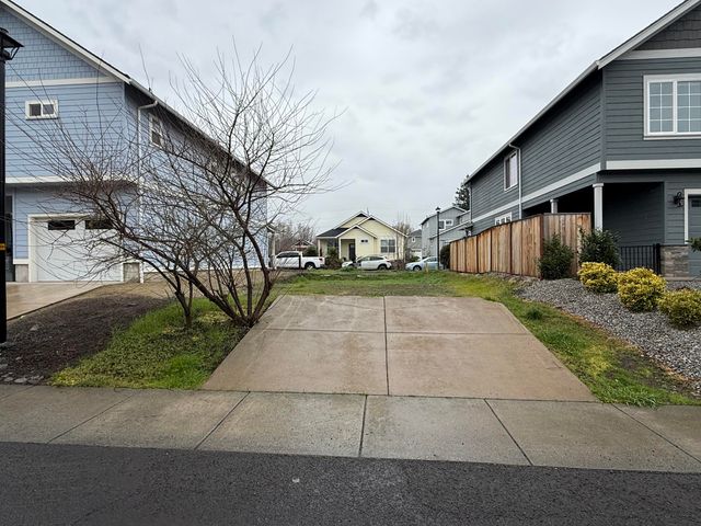 249 Willow Way, Talent, OR 97540