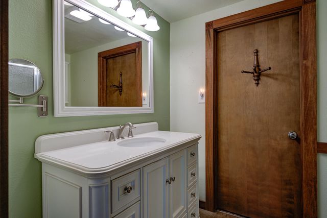 2915 Rockabye Lane, Redding, CA 96002