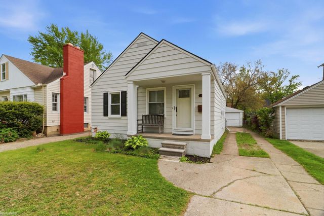 2223 RIDGEMONT Street, Grosse Pointe Woods, MI 48236