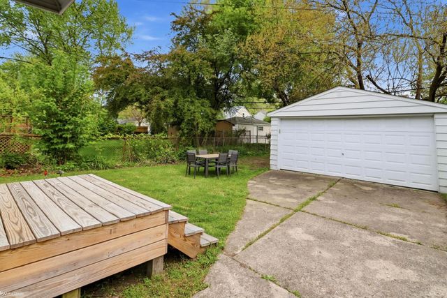 2223 RIDGEMONT Street, Grosse Pointe Woods, MI 48236