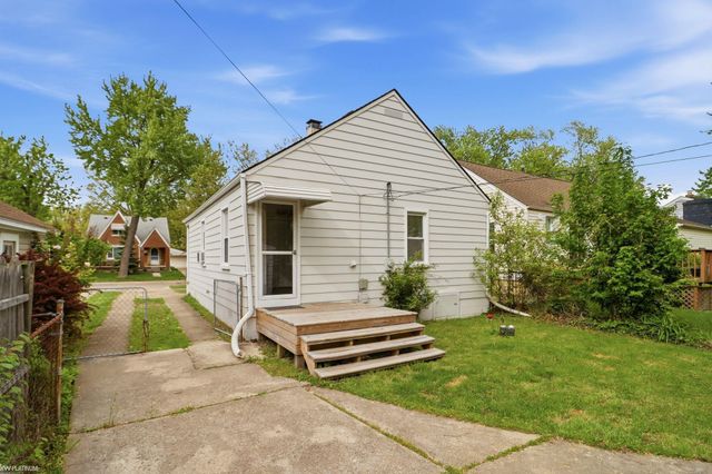 2223 RIDGEMONT Street, Grosse Pointe Woods, MI 48236