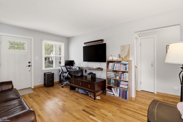 2223 RIDGEMONT Street, Grosse Pointe Woods, MI 48236