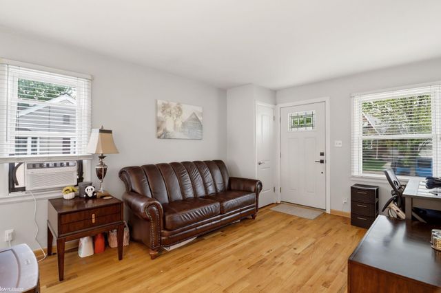 2223 RIDGEMONT Street, Grosse Pointe Woods, MI 48236
