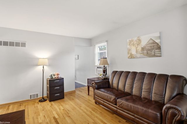 2223 RIDGEMONT Street, Grosse Pointe Woods, MI 48236
