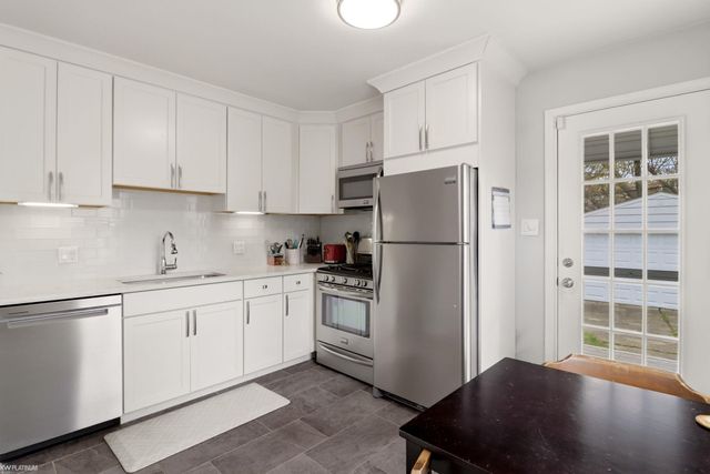 2223 RIDGEMONT Street, Grosse Pointe Woods, MI 48236