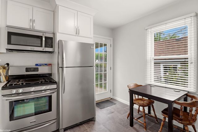 2223 RIDGEMONT Street, Grosse Pointe Woods, MI 48236
