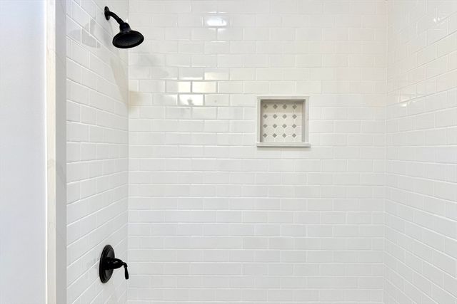 165 Everett St 7, Boston, MA 02128