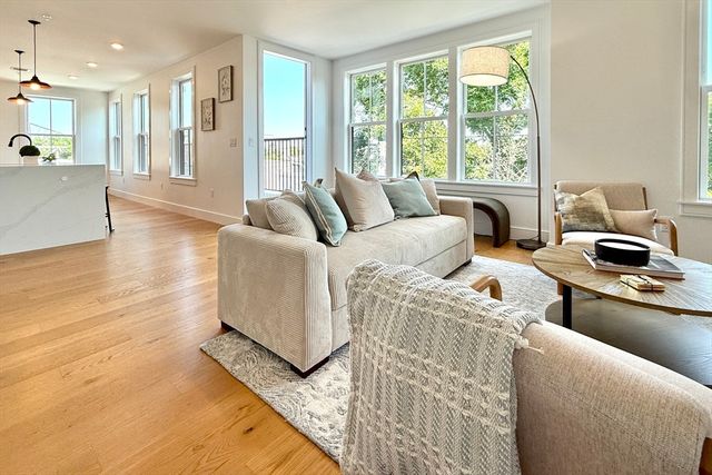 165 Everett St 7, Boston, MA 02128