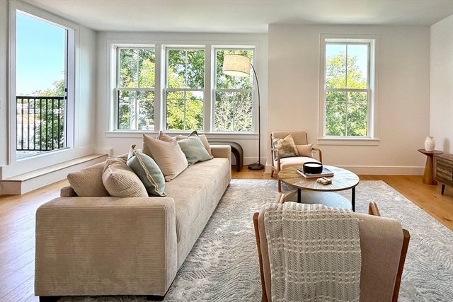 165 Everett St 7, Boston, MA 02128