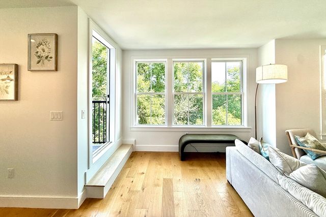 165 Everett St 7, Boston, MA 02128