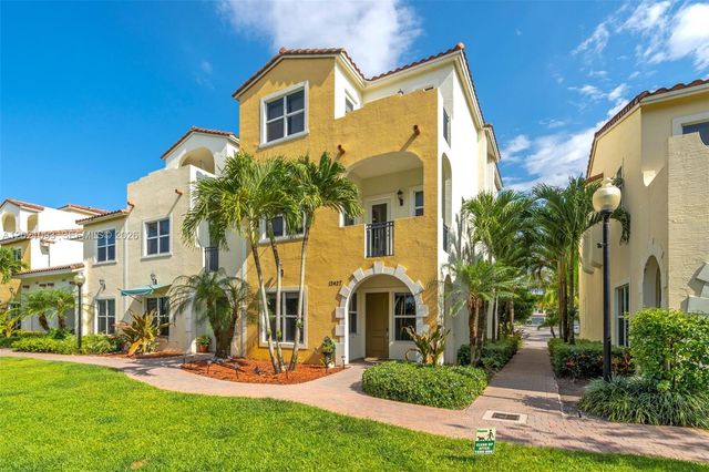 12427 NW 18th Ct, Pembroke Pines, FL 33028