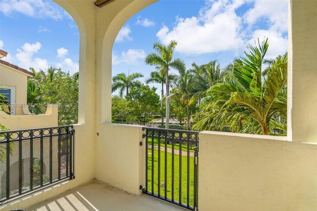 12427 NW 18th Ct, Pembroke Pines, FL 33028