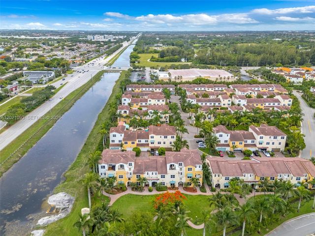 12427 NW 18th Ct, Pembroke Pines, FL 33028