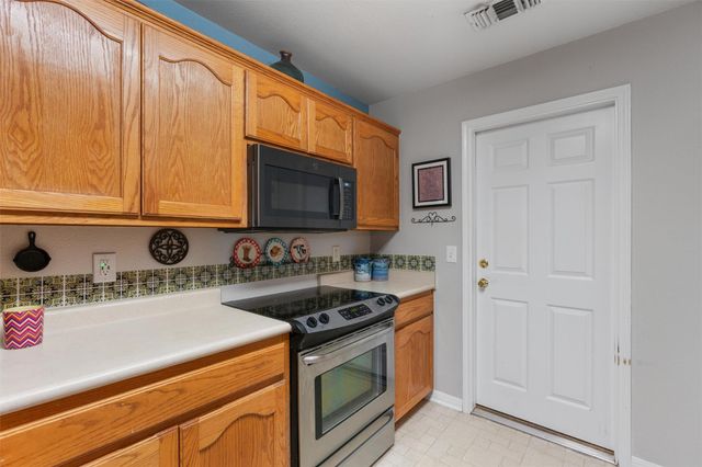 2054 Bentwood DR, New Braunfels, TX 78130