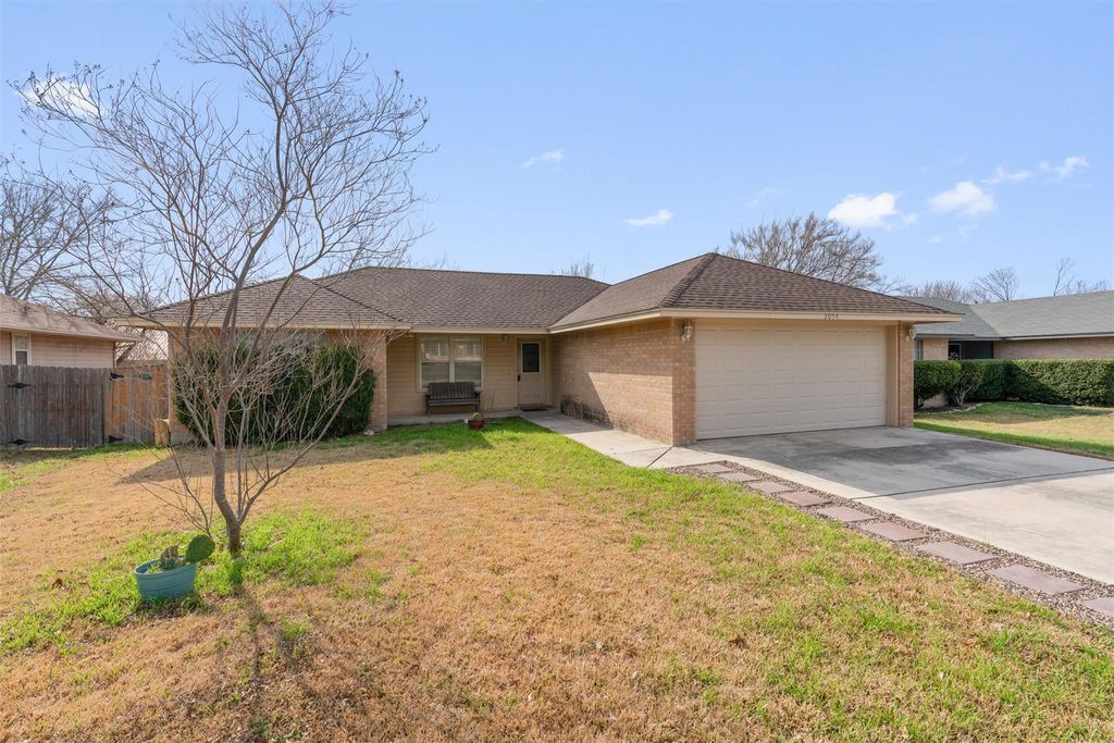 2054 Bentwood DR, New Braunfels, TX 78130