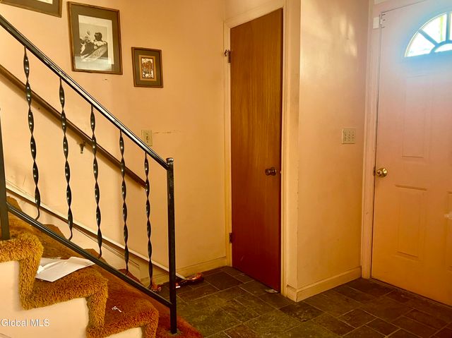 27 Donna Drive, Colonie, NY 12205