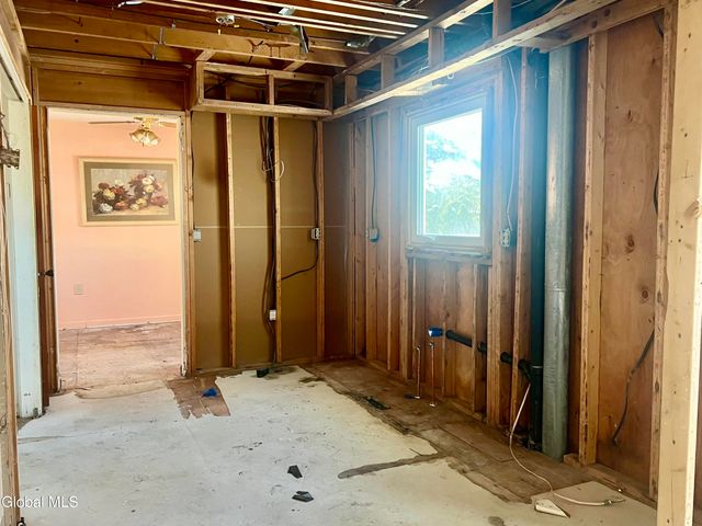 27 Donna Drive, Colonie, NY 12205