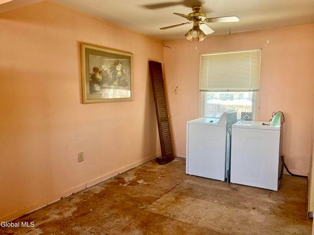 27 Donna Drive, Colonie, NY 12205