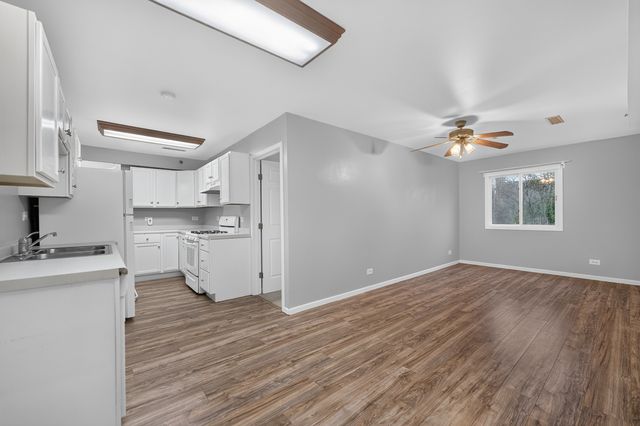 2S640 Cerny Road A4, Warrenville, IL 60555