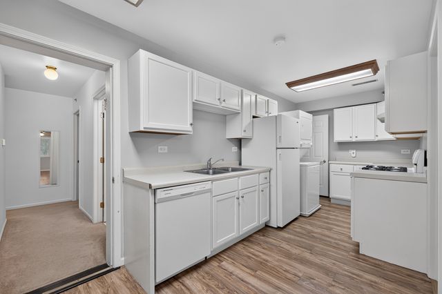 2S640 Cerny Road A4, Warrenville, IL 60555