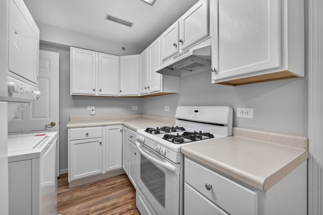 2S640 Cerny Road A4, Warrenville, IL 60555