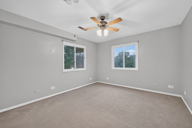 2S640 Cerny Road A4, Warrenville, IL 60555