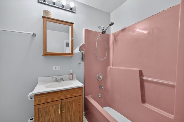 2S640 Cerny Road A4, Warrenville, IL 60555