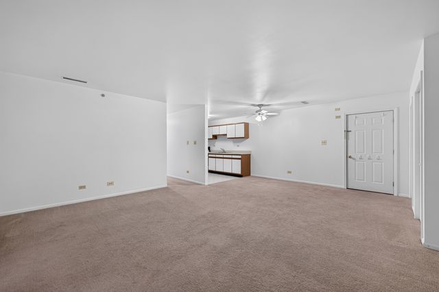 2S640 Cerny Road A4, Warrenville, IL 60555