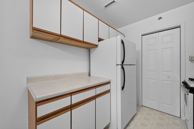 2S640 Cerny Road A4, Warrenville, IL 60555