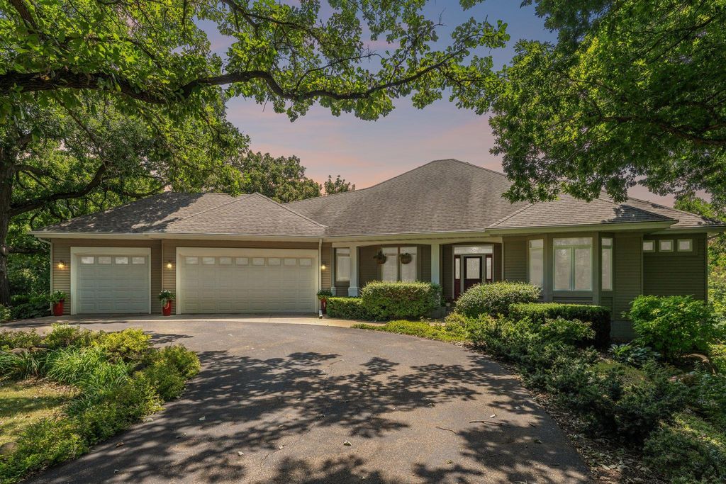 10035 Woodhill Boulevard, Lakeville, MN 55044