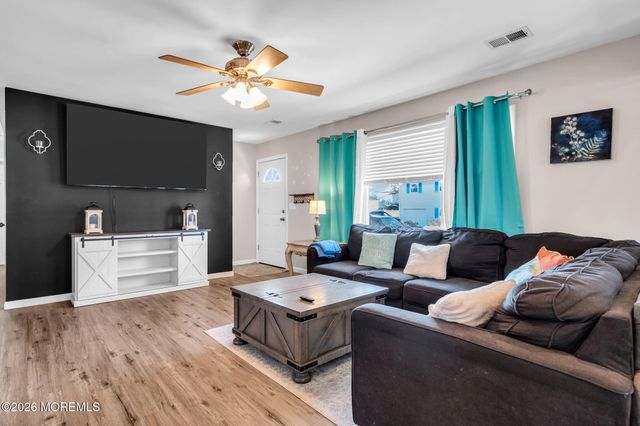 1009 Cable Avenue, Beachwood, NJ 08722