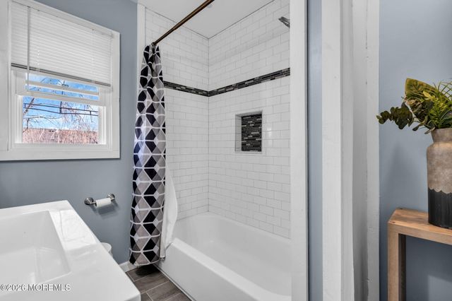 1009 Cable Avenue, Beachwood, NJ 08722